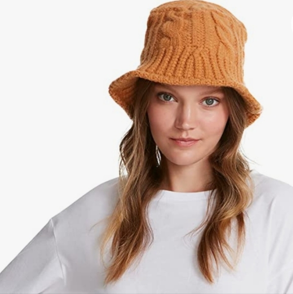 Steve Madden Accessories Steve Madden Light Tan Cinnamon Cable Knit